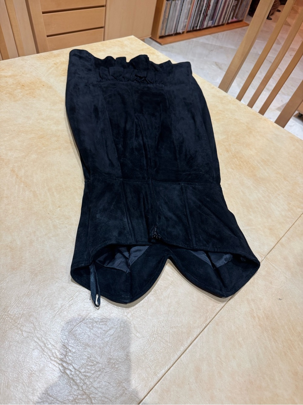 NEEDS to be “re-hemmed” DAMAGED in a recent moved (front hem 2 and 3/4” shorter)
